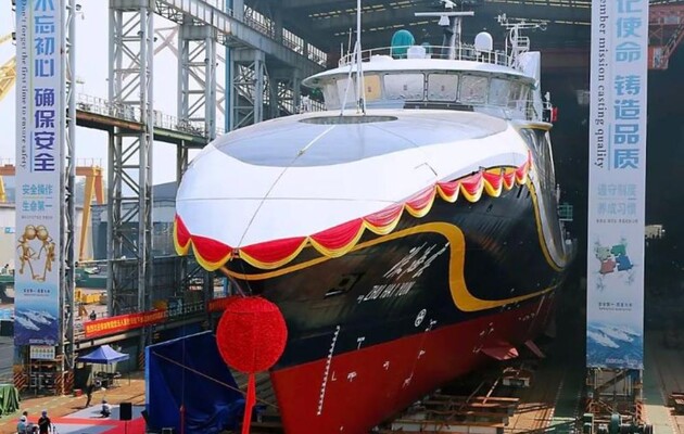 В Китае спустили на воду первый беспилотный корабль со 50 дронами на борту
