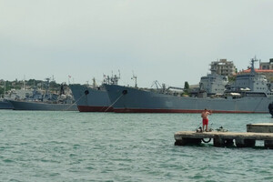 РФ вывела в Черное море пять больших десантных кораблей