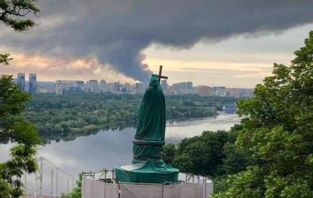 У Києві від ракетного удару постраждав вагоноремонтний завод