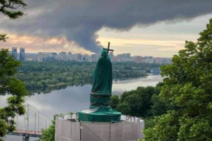 В Киеве от ракетного удара пострадал вагоноремонтный завод