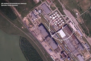 Украинские артиллеристы накрыли огнем склады с топливом, техникой и боеприпасами оккупантов — видео