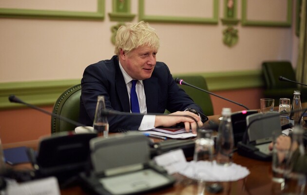Борис Джонсон остается на посту премьер-министра Британии