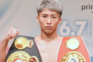 Японский боксер Иноуэ нокаутировал Донэйра во втором раунде и объединил три титула чемпиона мира