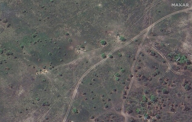 Супутникові знімки російських РСЗВ приблизно за 11 км на північний схід від Сєверодонецька