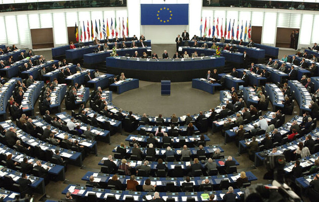 Европарламент поддержал резолюцию с рекомендацией предоставить Украине статус кандидата на вступление в ЕС