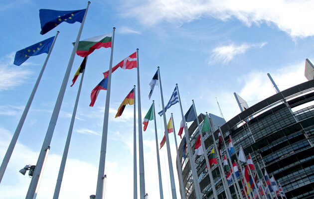 Главы фракций Европарламента призывают лидеров ЕС предоставить Украине и Молдове статус кандидата