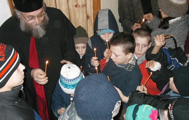 Отец Чумаков и его питомцы