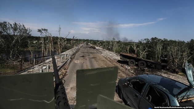 Окупанти зруйнували другий з трьох мостів до Сєвєродонецька