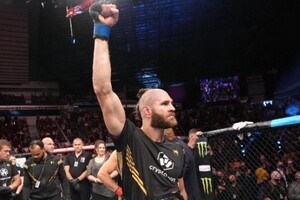 UFC 275: чех Прохазка отобрал титул чемпиона у бразильца Тейшейры