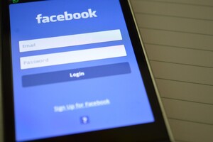 Українська версія Facebook вже доступна для iOS
