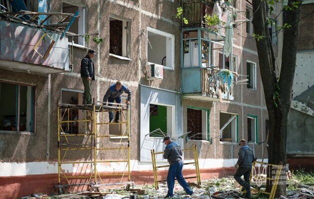 Житель Краматорска показал в каких условиях живут люди в разрушенном взрывной волной доме