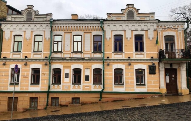 Дім на Андріївському узвозі, 13 був також помешканням українського інженера та архітектора Василя Листовничого