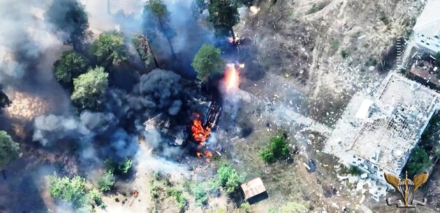 Украинские военные уничтожили два «Урагана» захватчиков — фото