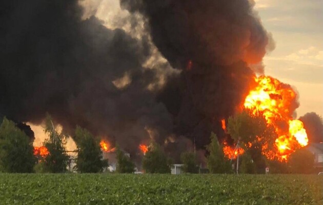 Російські окупанти знову вдарили ракетами по Дніпропетровщині: горить нафтобаза