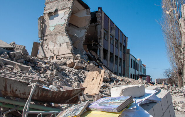 Разрушенные дороги, больницы, школы: правительство назвало сумму ущерба, нанесенного Россией инфраструктуре Украины