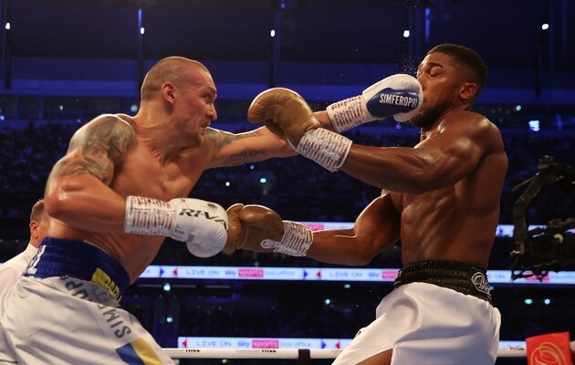 Усик переміг Джошуа у першому бою