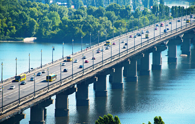 У Києві відкрили ще два мости та запустили нові маршрути громадського транспорту: список