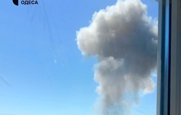 Окупанти випустили ракети по Одесі: в місті лунають вибухи