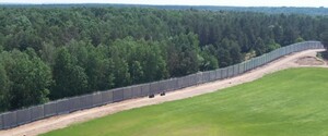Белорусские пограничники пытались сделать подкоп под стеной на границе с Польшей