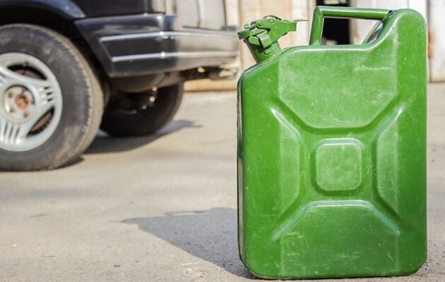 Нелегальні АЗС в Україні не щезли навіть в умовах відсутності пального: прокуратуру цікавить якість бензину, а не звідки він взявся