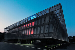 ФИФА продлила на год разрешение иностранным футболистам в Украине и России приостанавливать контракты