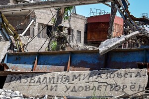Двое оккупантов подорвались на мине в Мариуполе — Андрющенко
