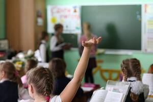 МОН закликає відновити офлайн-навчання в безпечних регіонах: учителі повинні повернутися на роботу