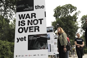 Війна ще не закінчилася: в Києві відкрилася фотовиставка присвячена журналістам, які висвітлюють війну