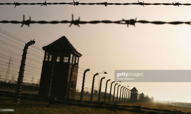 На офіційних сайтах РФ з'явилися фейкові повідомлення про антиросійські листівки в музеї Освенціму