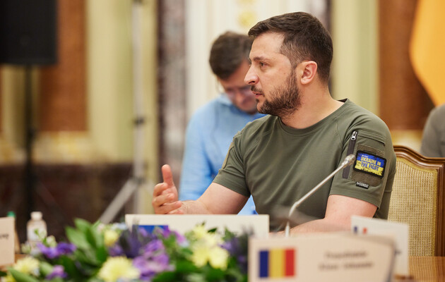 Зеленський звільнив і призначив послів України у кількох країнах