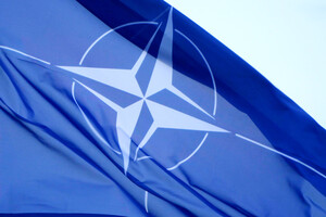 НАТО проситиме Україну про вступ в Альянс, а не навпаки — експерт 
