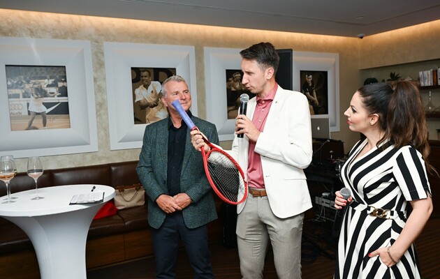 Стаховський продав ракетку