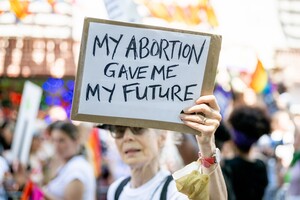 Американцы вышли на протесты после отмены конституционного права на аборт: как это выглядело