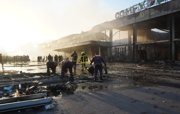 Число погибших в результате удара РФ по Кременчугу возросло до 13
