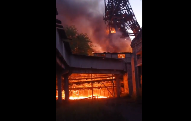 Россия ударила по шахте в Торецке, на земле – пожар, под землей – горняки