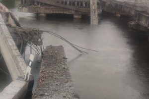 На Киевщине из-за удара молнии сдетонировала мина под мостом