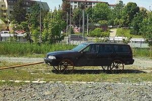 В России выпуск легковых автомобилей  упал на 97%