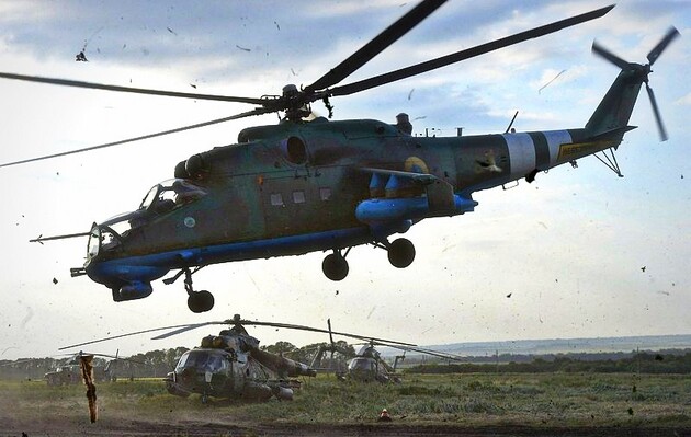ВСУ в Херсонской области двумя вертолетами уничтожили 35 россиян