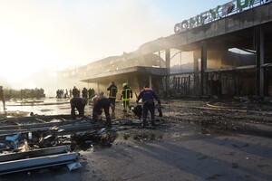 Ракетний удар по Кременчуку: на згарищі ТРЦ виявили майже 30 фрагментів тіл