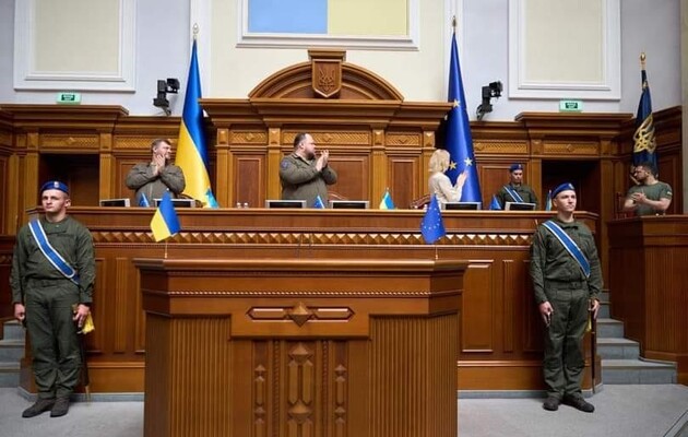 Зеленський, Шмигаль та Стефанчук підписали спільну заяву щодо єдності влади на шляху до повноцінного членства України в ЄС