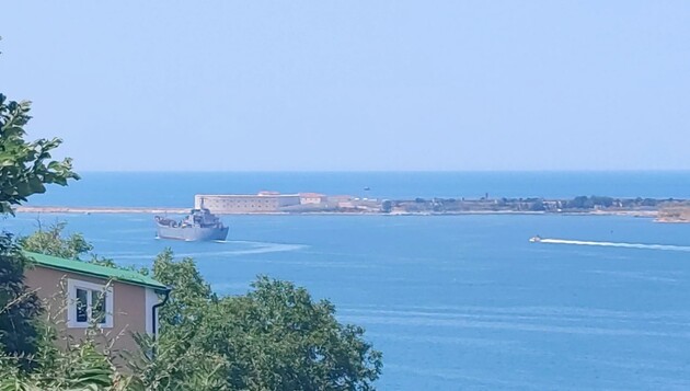 Судна типа "Тапир" предназначена для высадки десанта, перевозки боевой техники