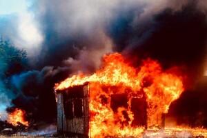 В Мариуполе сгорел склад оккупантов с краденным имуществом