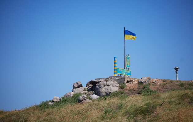 На острові Зміїний встановили український прапор