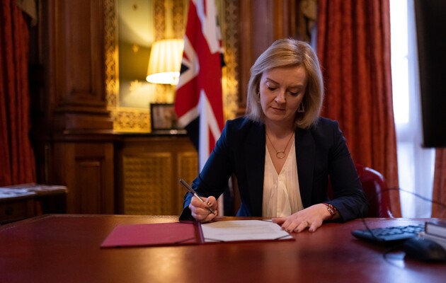 Трасс підтримує ідею про те, що уряд може конфіскувати заморожені російські активи у Британії та перерозподілити їх між жертвами війни в Україні