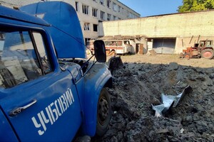 Российские оккупанты ночью разбомбили школу в Харькове