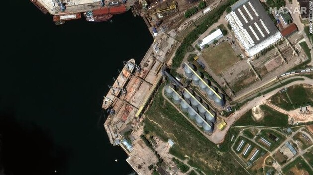 Україна просить Туреччину перевірити ще три російські кораблі, які можуть перевозити вкрадене зерно