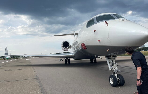 Самолет семьи Виктора Медведчука