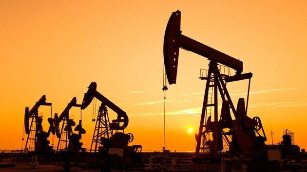 США стремятся значительно снизить цену на российскую нефть, - Bloomberg