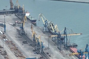Оккупанты возобновили работу Мариупольского морского порта и начали разбор завалов на меткомбинате