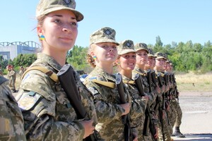 У Міноборони роз'яснили ситуацію з обов'язковим військовим обліком для жінок з жовтня 